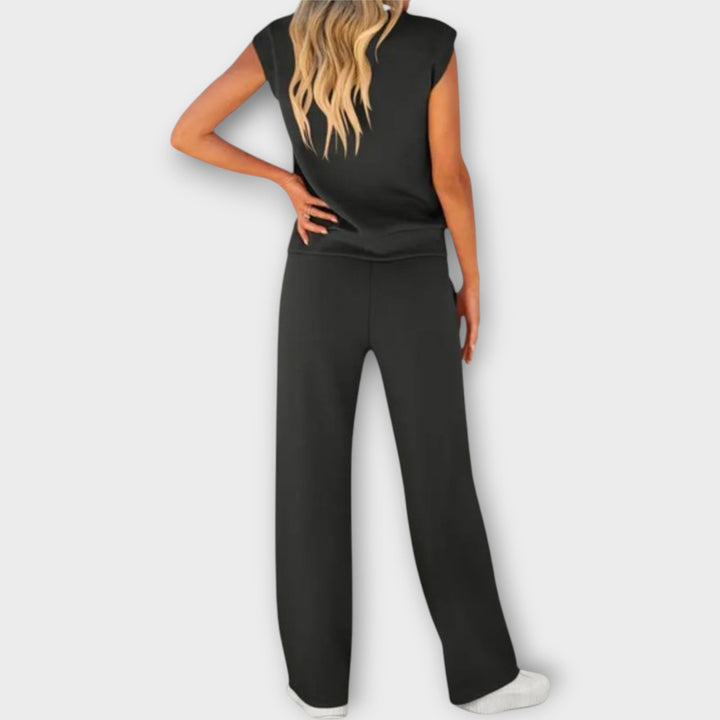 Conjunto de blusa sem mangas e calças com cordão
