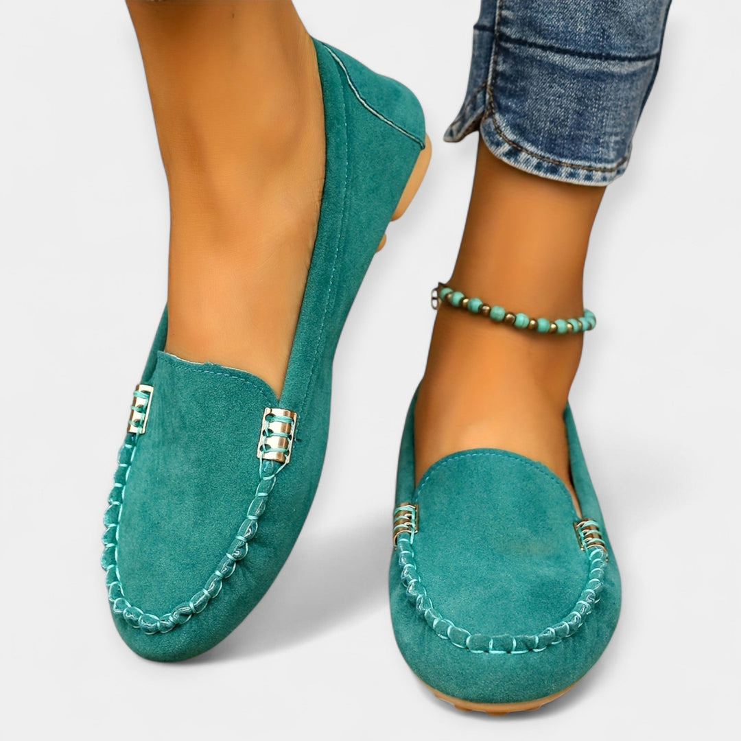 Mocassins com Elementos Metálicos