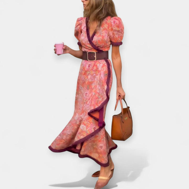 Vestido Romântico com Cinta e Volante de Cetim