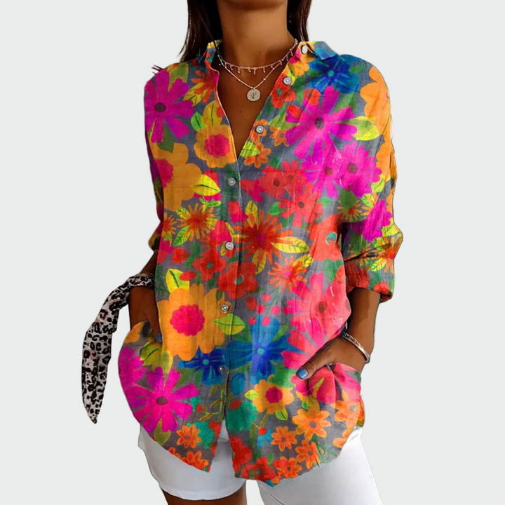 Blusa estilosa com padrão floral