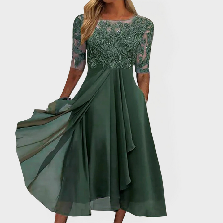 Vestido Bordado com Renda e Sensação Romântica