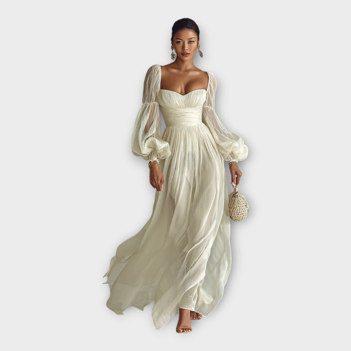 Vestido maxi arejado com linha romântica