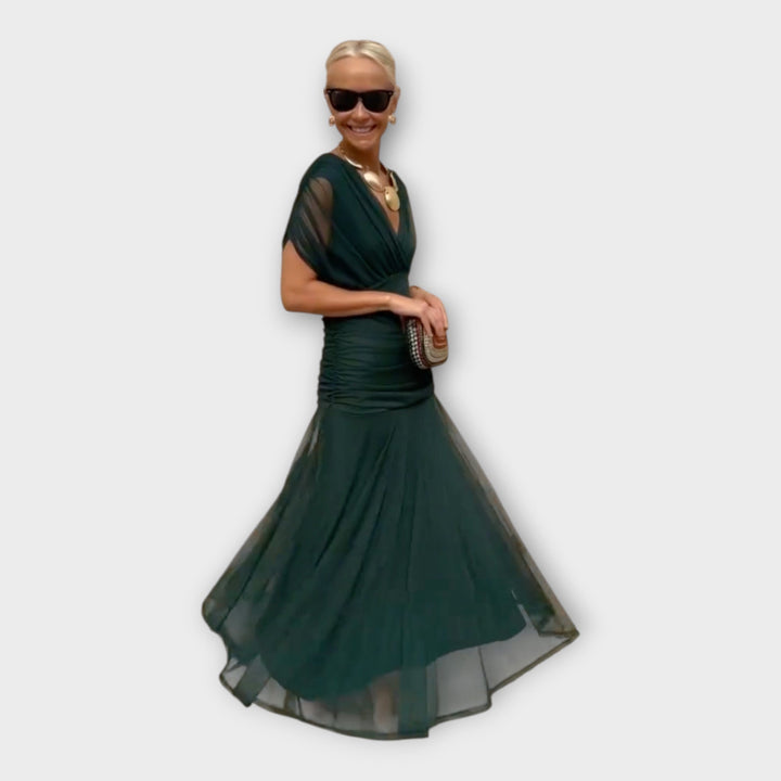 Vestido Arejado com Decote Impressionante