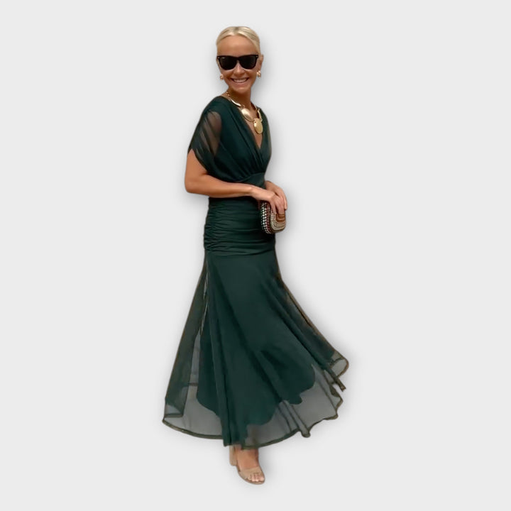 Vestido Arejado com Decote Impressionante