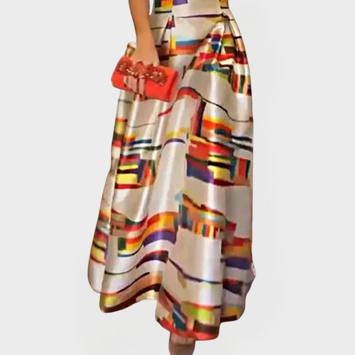 Vestido Longo com Padrões Geométricos e Linha Moderna
