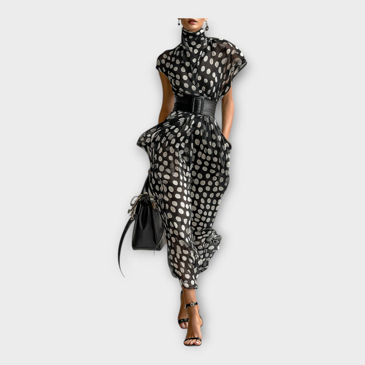 Vestido longo com estética refinada e atemporal
