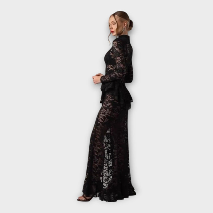 Vestido de renda assimétrico com design sofisticado