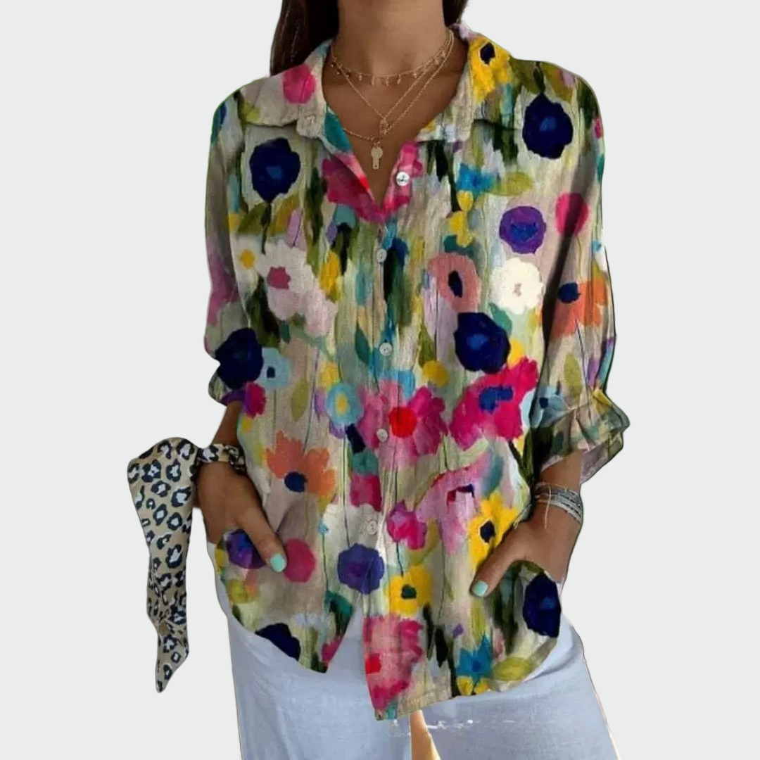 Blusa estilosa com padrão floral