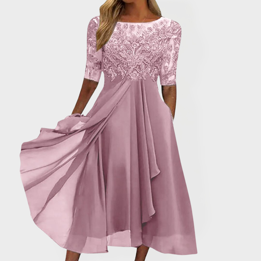 Vestido Bordado com Renda e Sensação Romântica