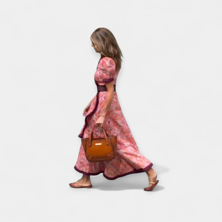 Vestido Romântico com Cinta e Volante de Cetim