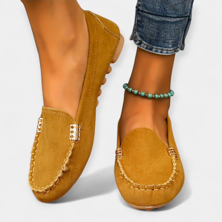 Mocassins com Elementos Metálicos