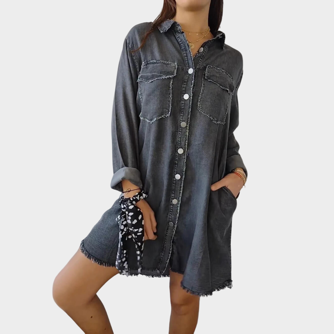 Camisa de ganga com mangas longas e colarinho clássico