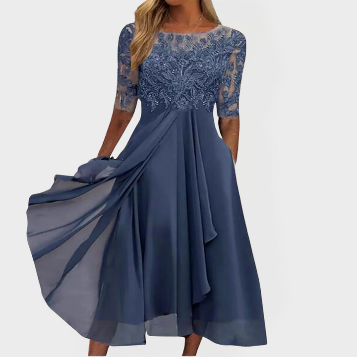 Vestido Bordado com Renda e Sensação Romântica