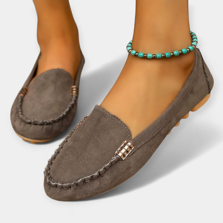 Mocassins com Elementos Metálicos