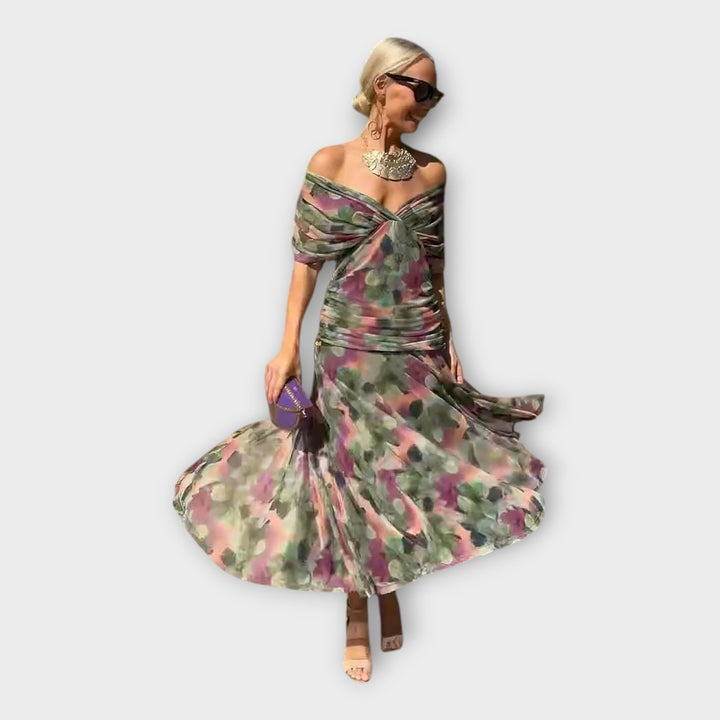 Vestido Arejado com Decote Impressionante