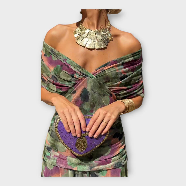 Vestido Arejado com Decote Impressionante
