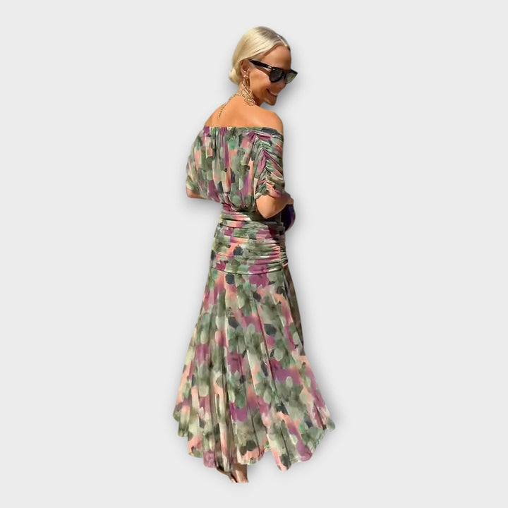 Vestido Arejado com Decote Impressionante