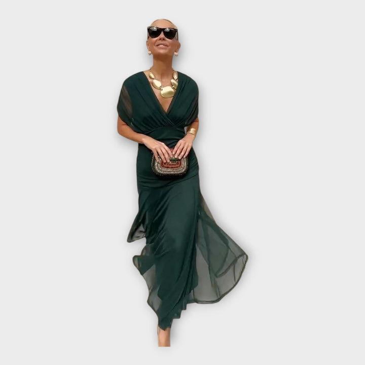 Vestido Arejado com Decote Impressionante