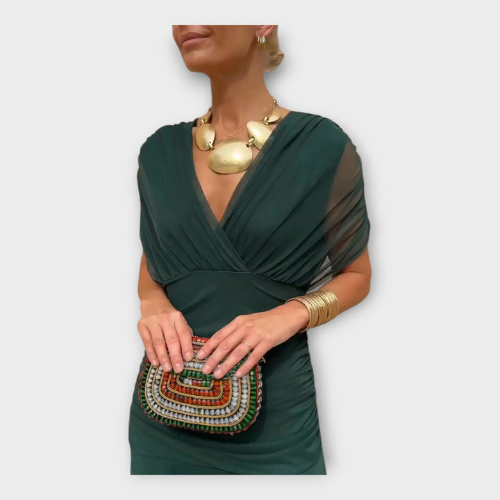 Vestido Arejado com Decote Impressionante