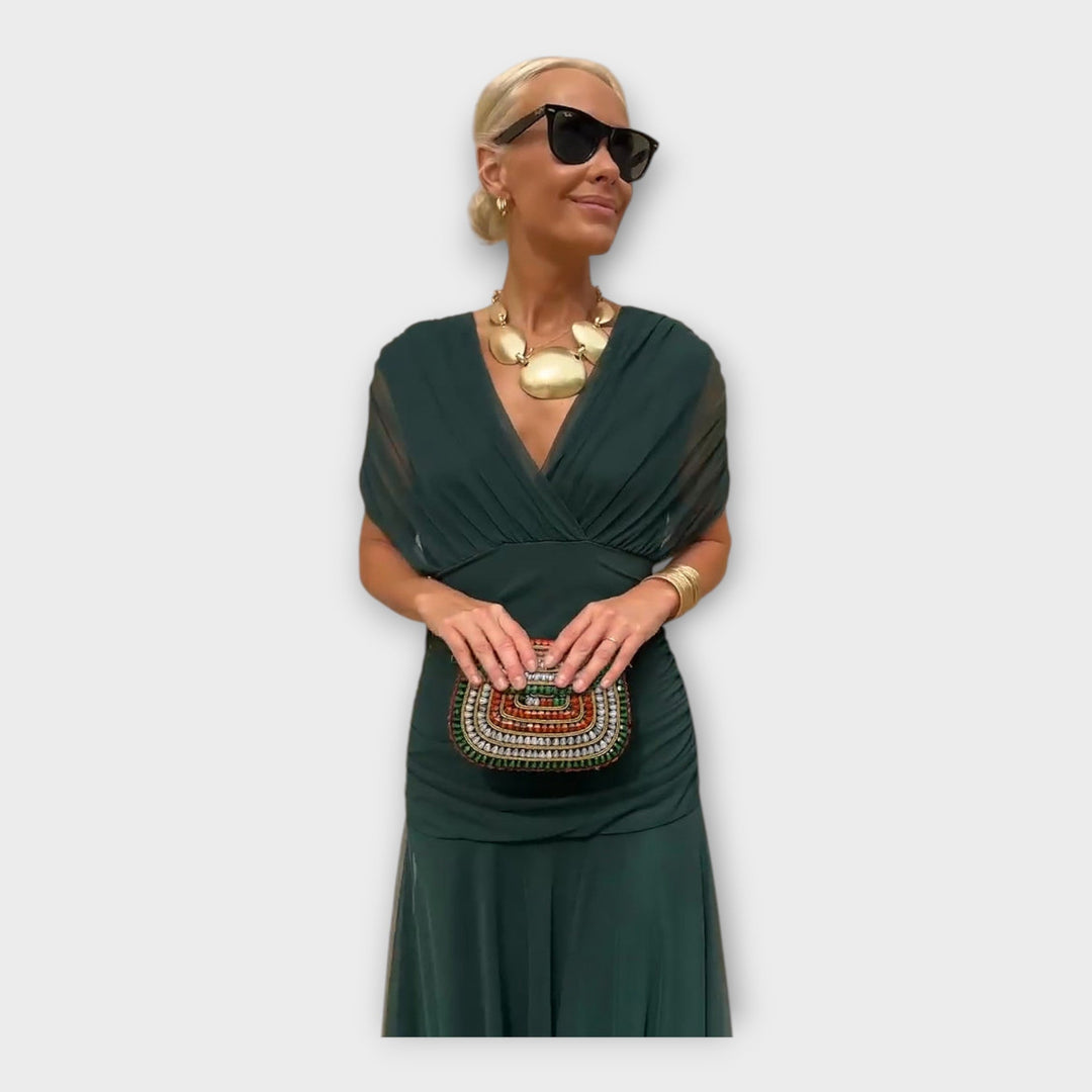 Vestido Arejado com Decote Impressionante