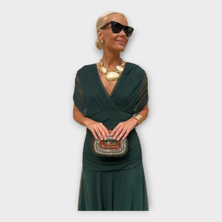 Vestido Arejado com Decote Impressionante