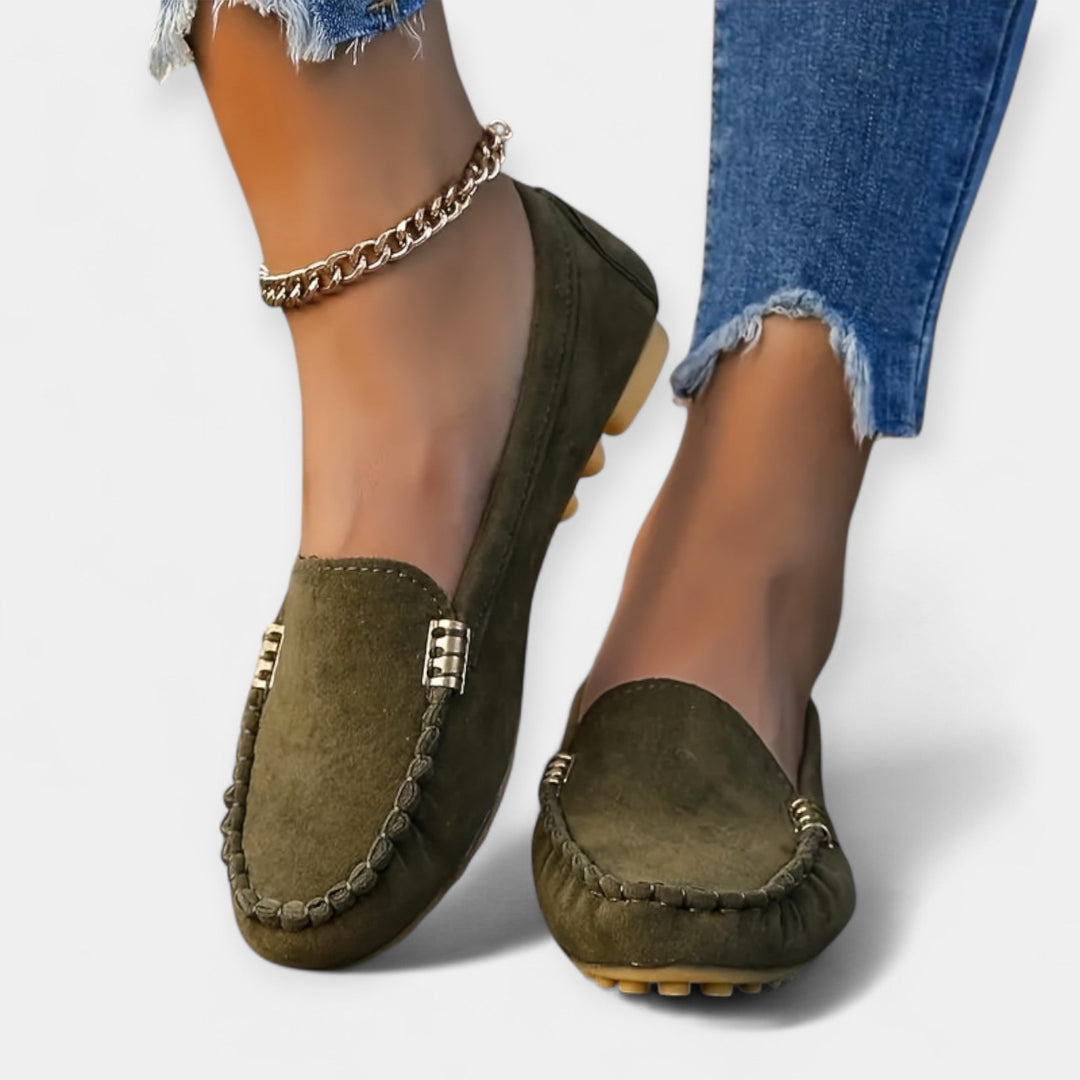 Mocassins com Elementos Metálicos