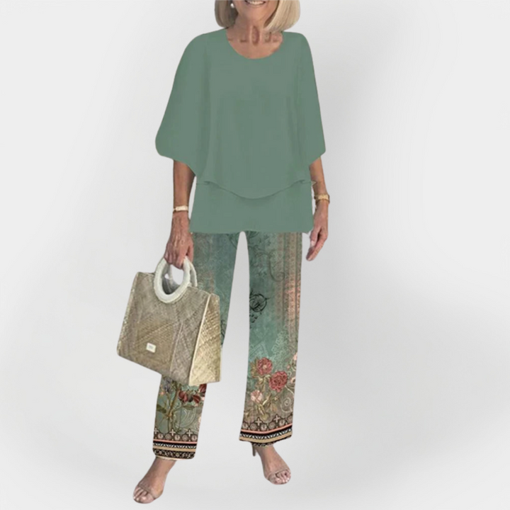 Conjunto Estiloso com T-Shirt Confortável e Calças