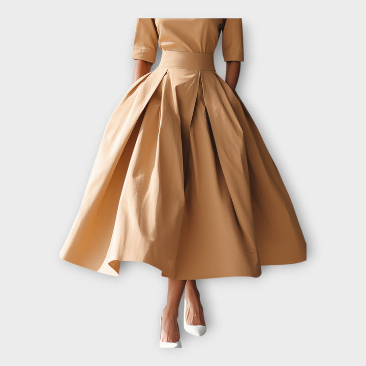 Vestido midi com estética minimalista refinada