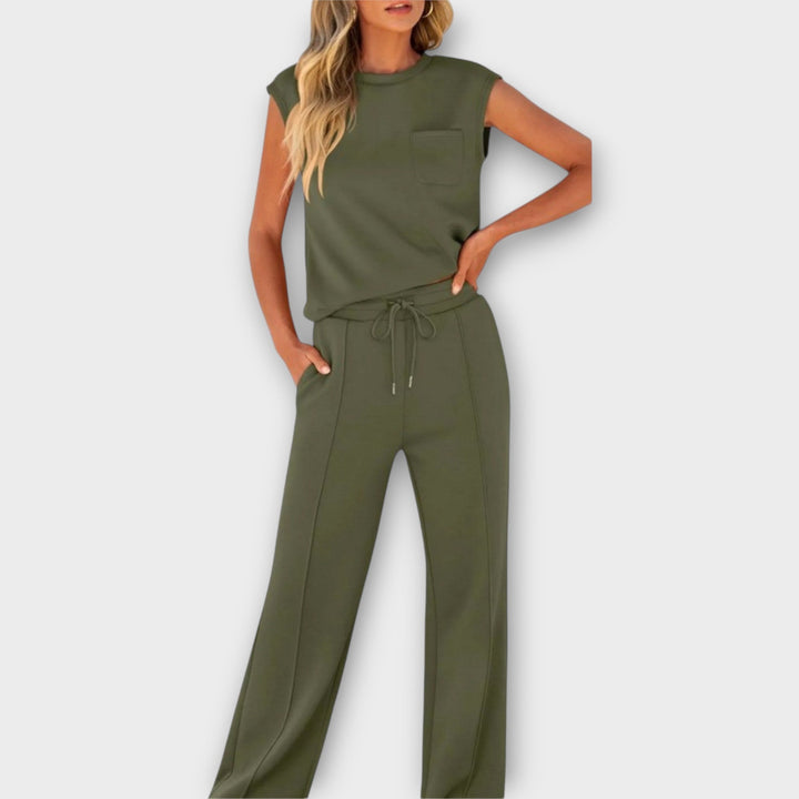 Conjunto de blusa sem mangas e calças com cordão