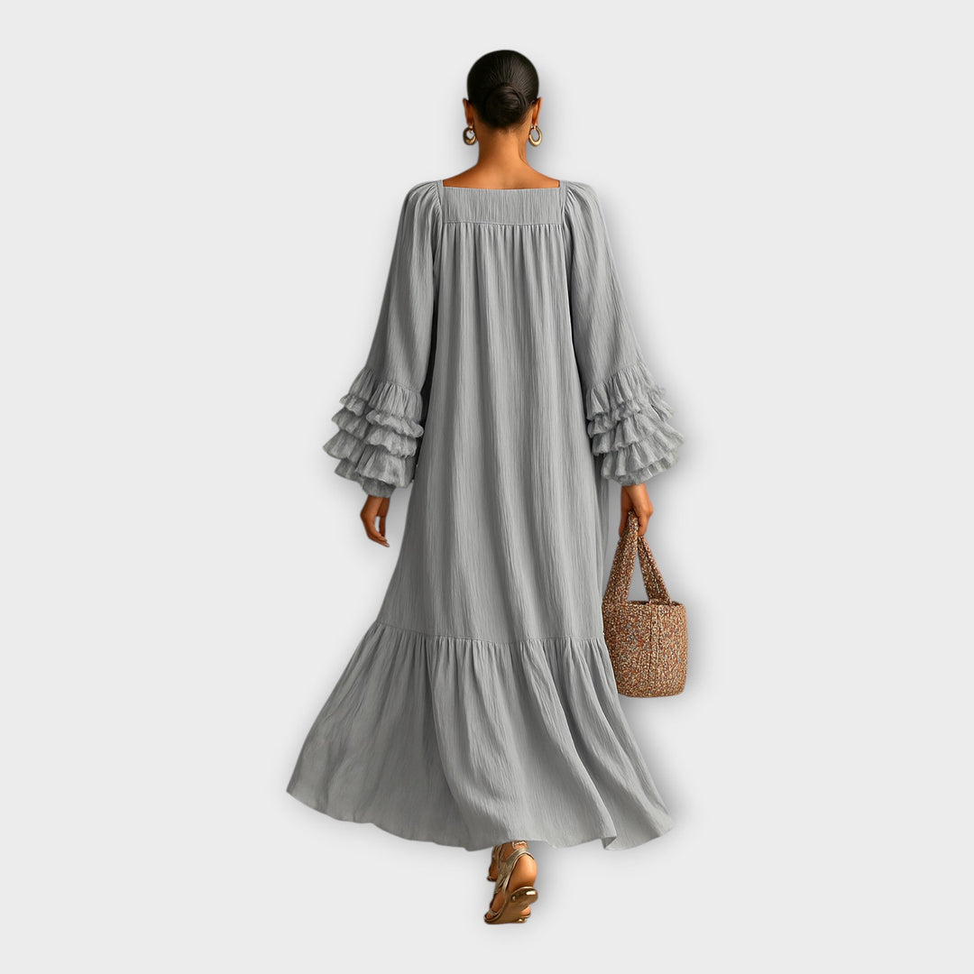 Vestido longo arejado com detalhes elegantes