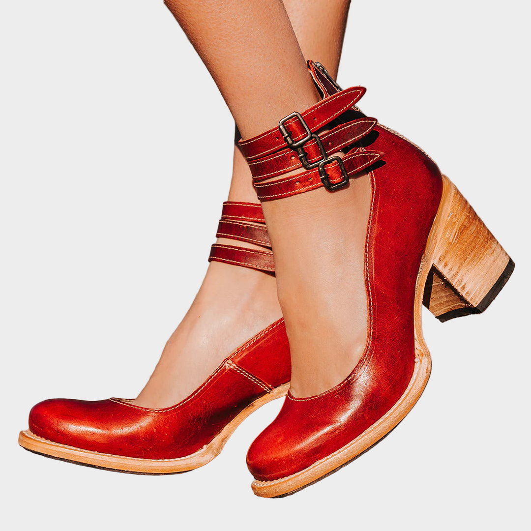Sapatos de salto alto com múltiplas tiras