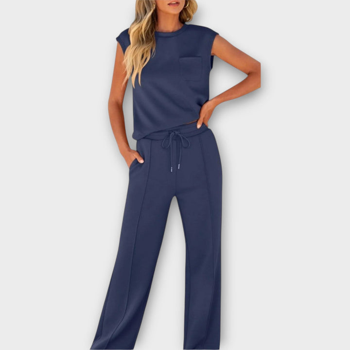 Conjunto de blusa sem mangas e calças com cordão
