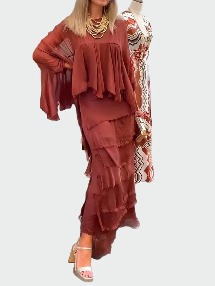Vestido Assimétrico com Camadas e Rendas