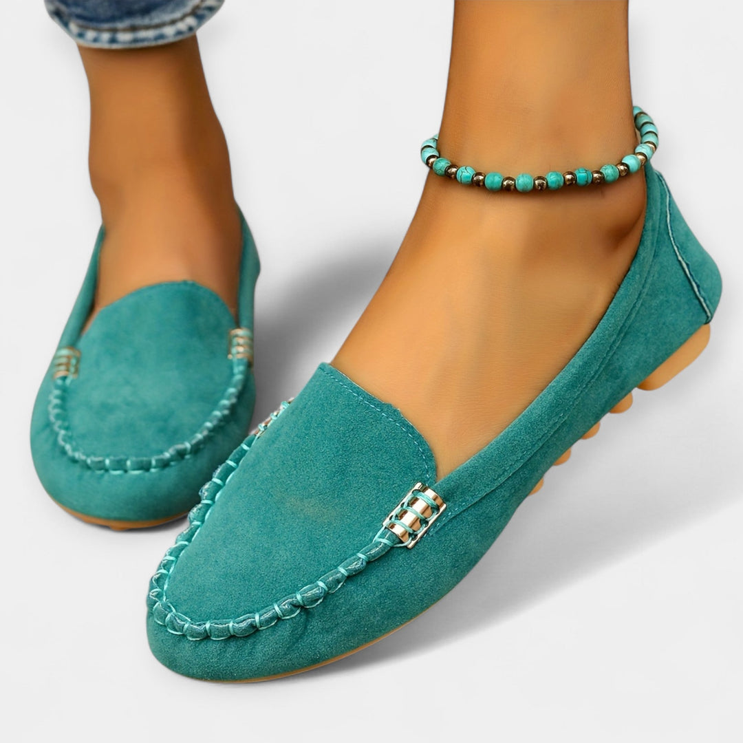 Mocassins com Elementos Metálicos
