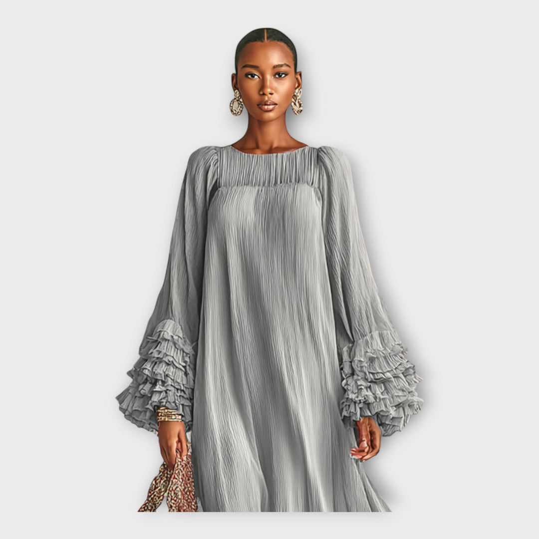 Vestido longo arejado com detalhes elegantes