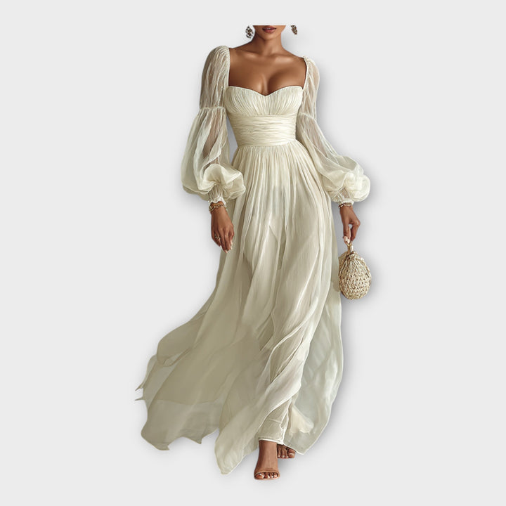 Vestido maxi arejado com linha romântica