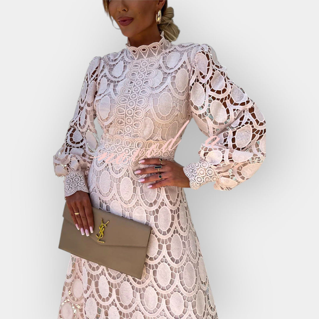Vestido Romântico com Detalhes em Renda