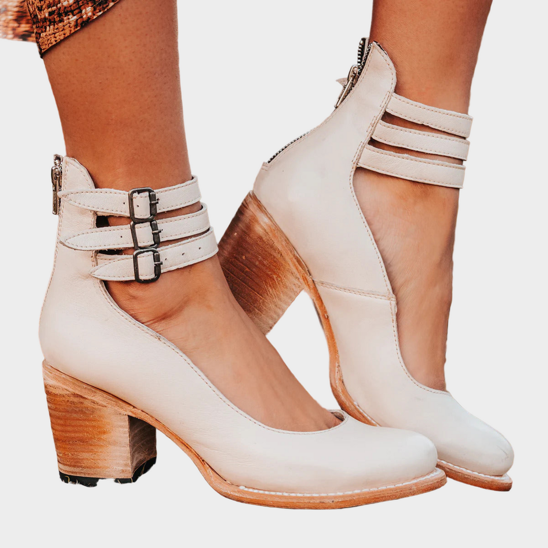 Sapatos de salto alto com múltiplas tiras