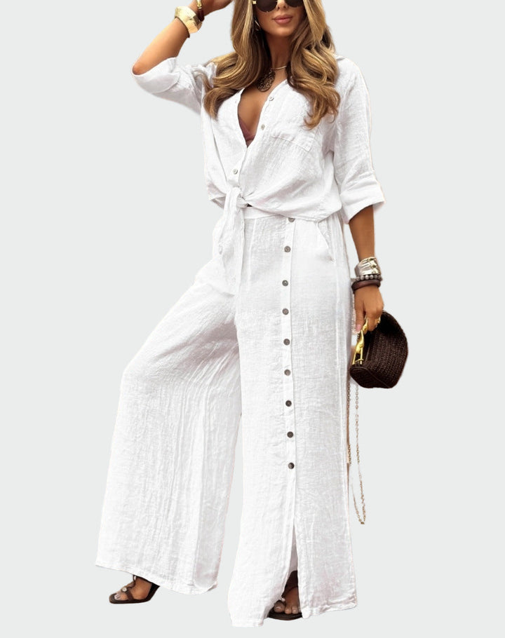 Fato feminino, moderno, monocromático, de duas peças