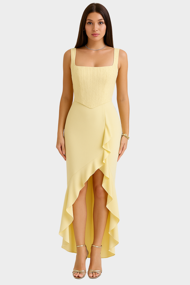Vestido de corsé em cetim com folhos