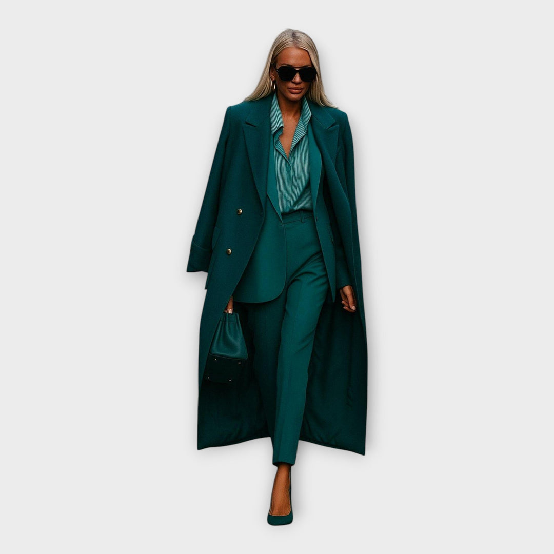 Conjunto elegante com calças e casaco em linha minimalista