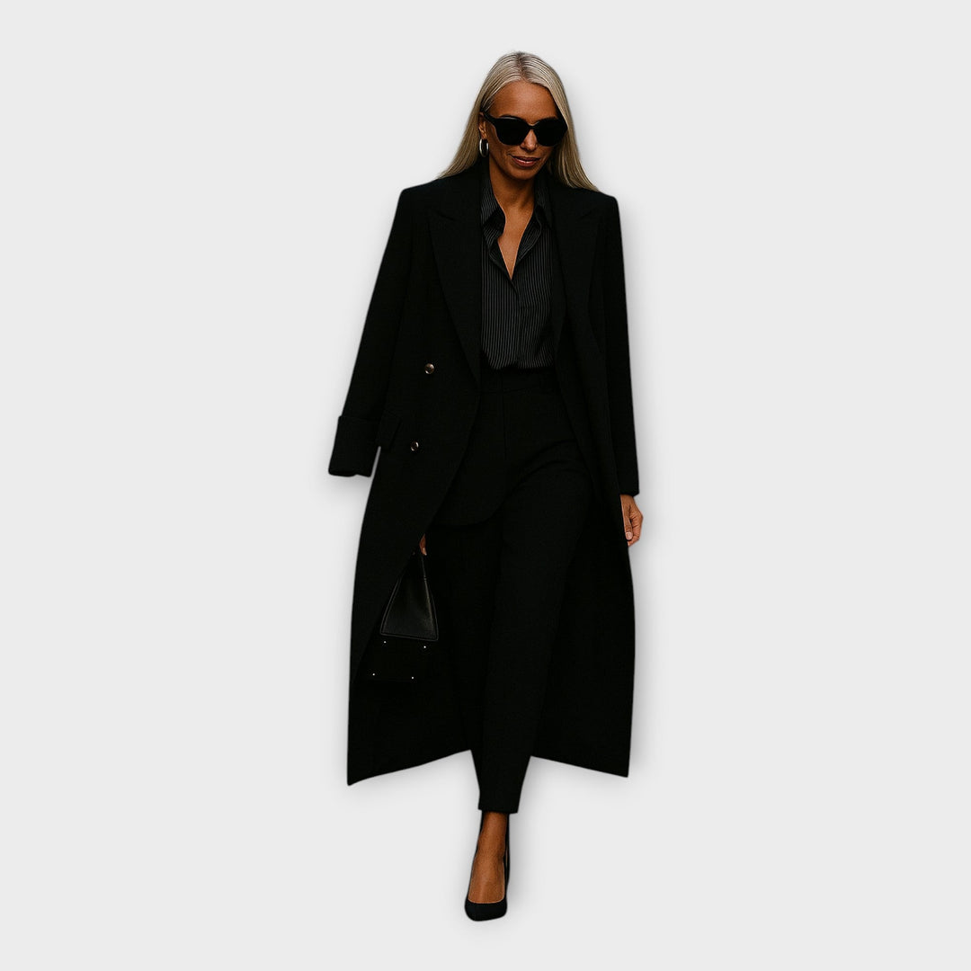 Conjunto elegante com calças e casaco em linha minimalista