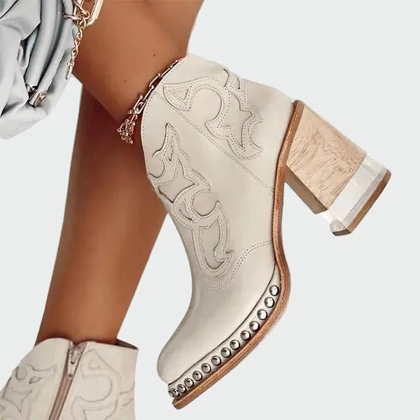 Botas de couro bordadas