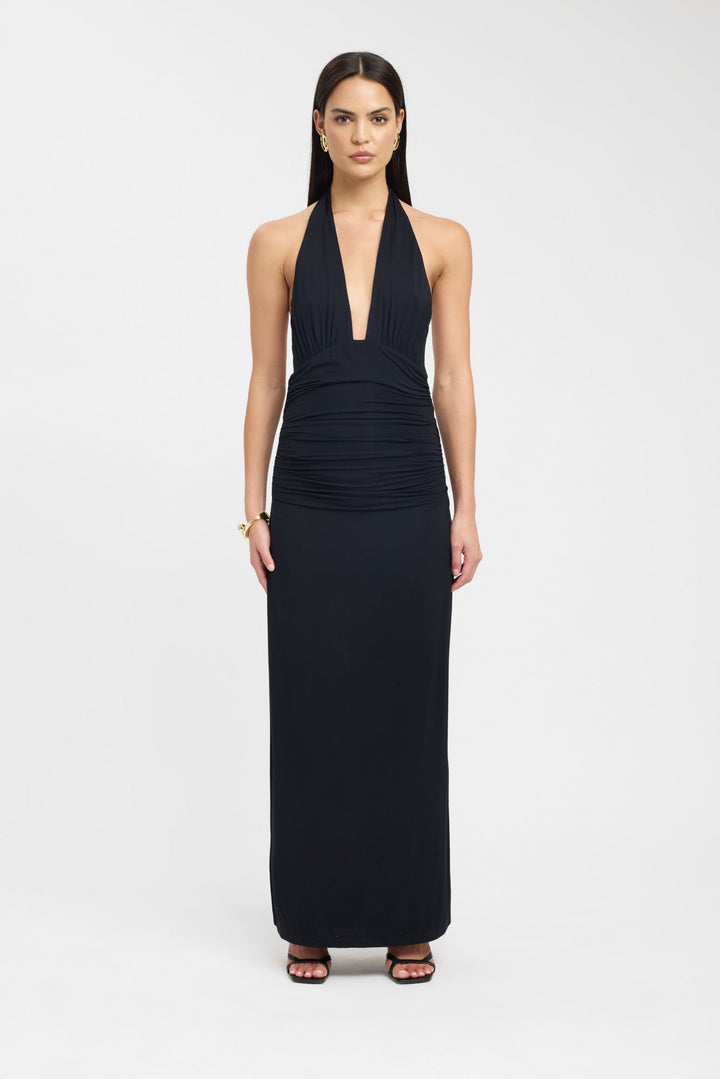 Vestido maxi elegante com decote halter