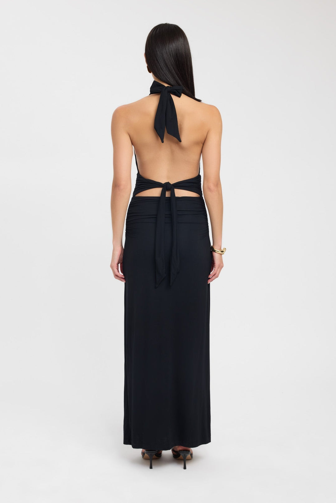 Vestido maxi elegante com decote halter