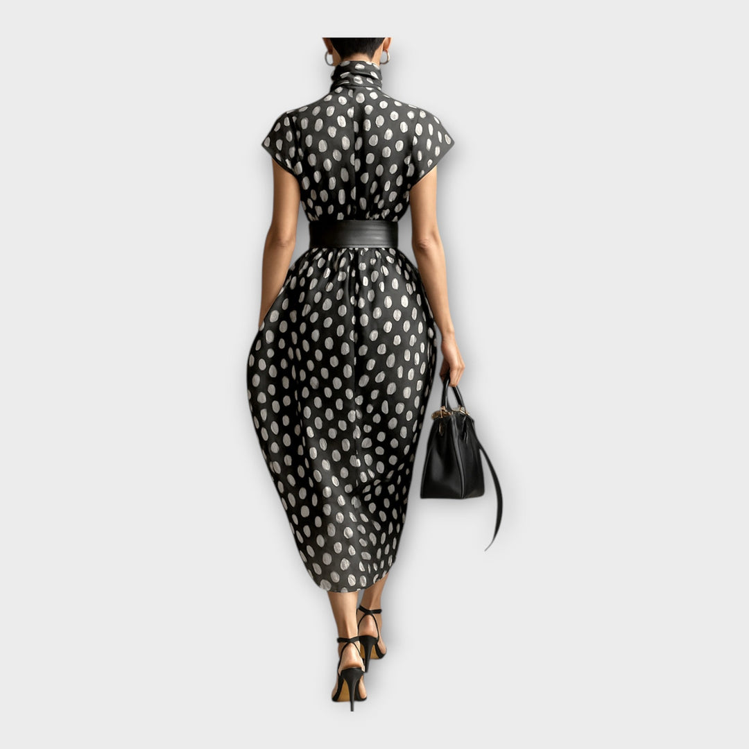 Vestido longo com estética refinada e atemporal