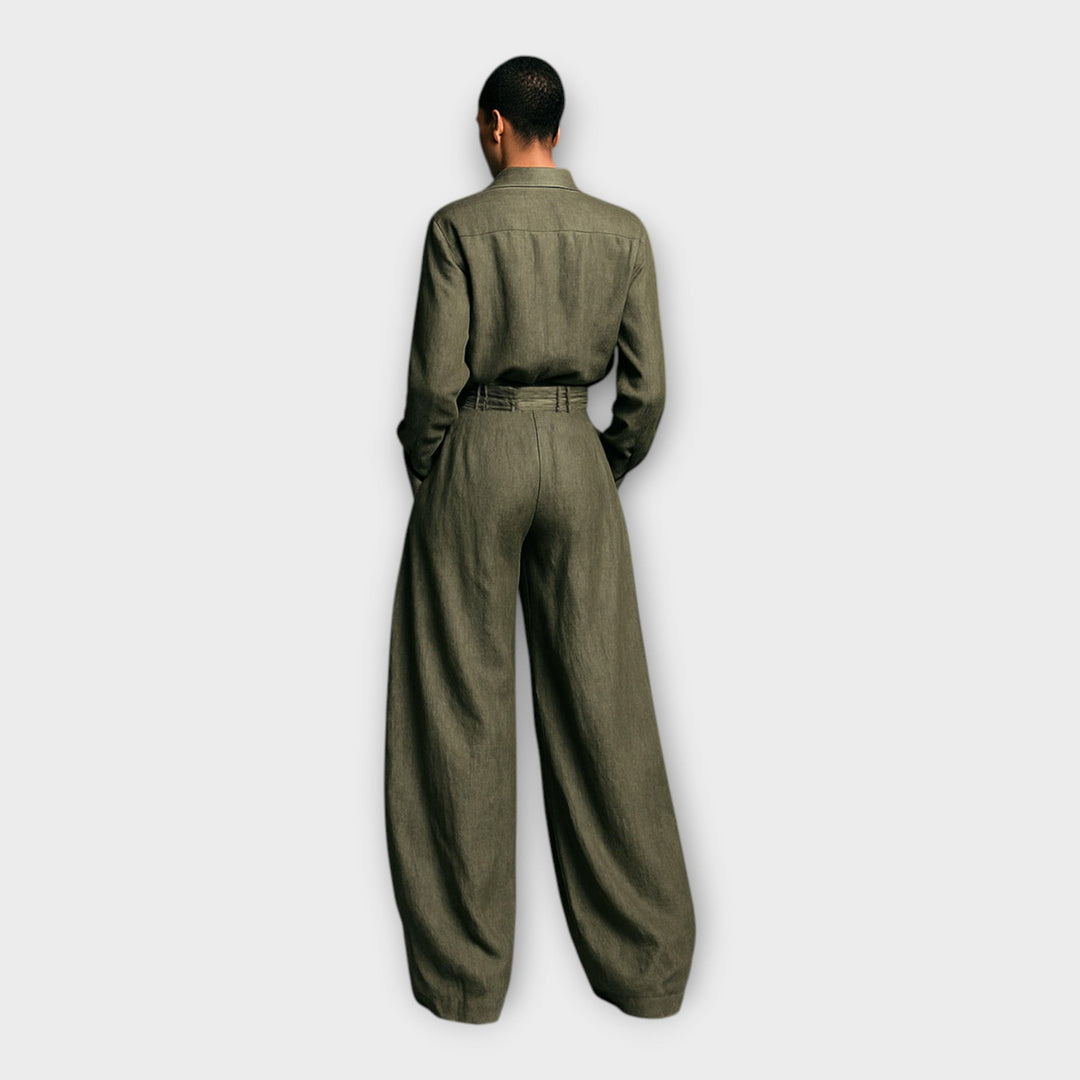 Camisa e calças com elegância descontraída