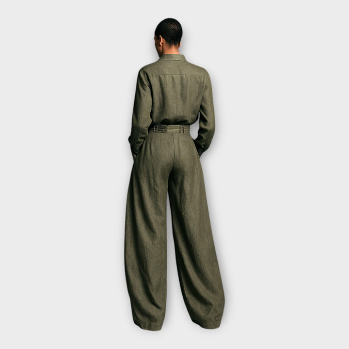 Camisa e calças com elegância descontraída