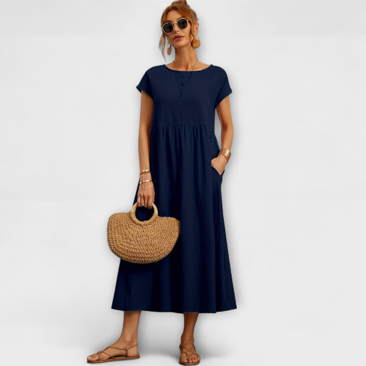 Vestido Midi com Linha Simples e Bolsos Laterais