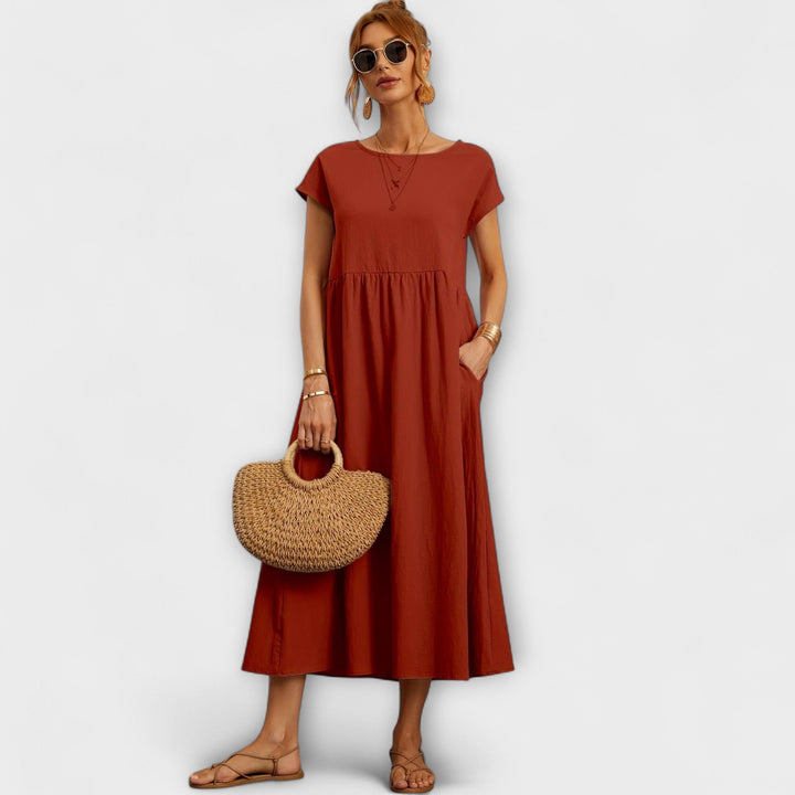 Vestido Midi com Linha Simples e Bolsos Laterais